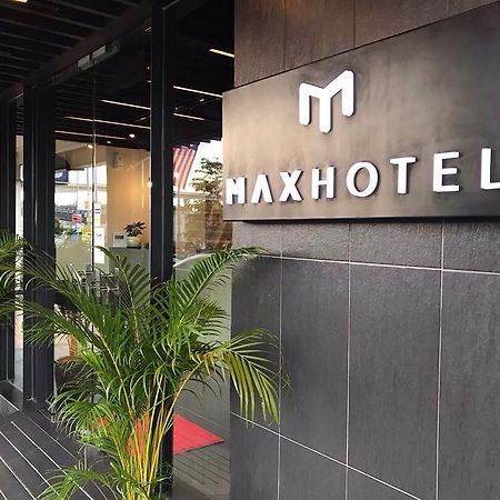 MAX Hotel Subang Jaya Bagian luar foto