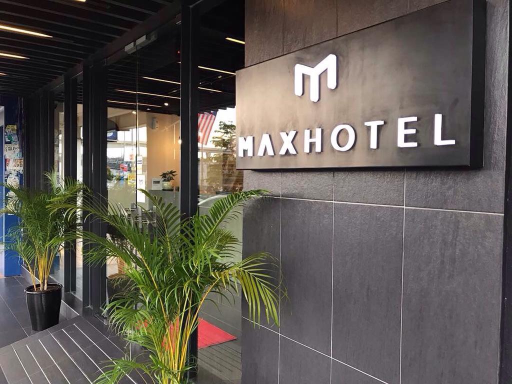 MAX Hotel Subang Jaya Bagian luar foto